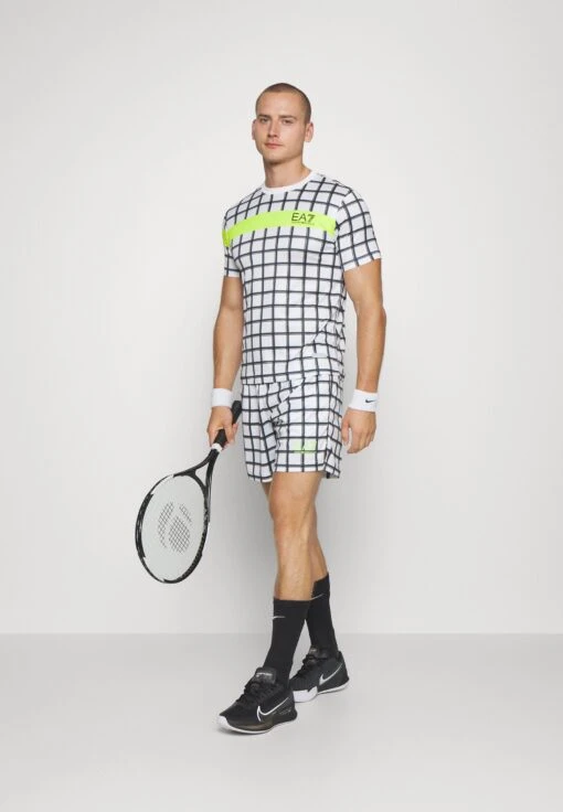 EA7 Emporio Armani Tennis Pro Graphic - Korte Broeken - White -Fashion Verkoop 099130d865df4c3a99d89553c0793372 scaled