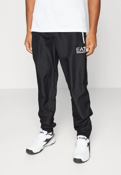 EA7 Emporio Armani Tennis Pro Suit Unlined - Trainingspak - Black -Fashion Verkoop 1103a319bdbb4fa4b2234cd4f675a6c7 scaled