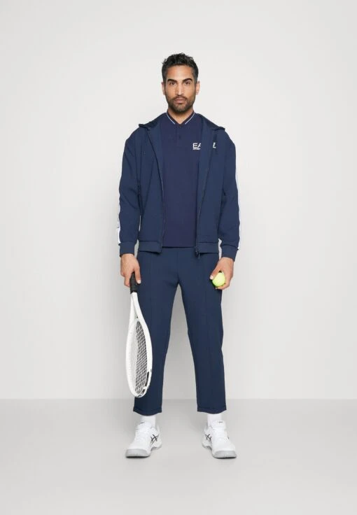 EA7 Emporio Armani Tennis Club Hoodie Light - Sweater Met Rits - Navy Blue -Fashion Verkoop 1ed19460bb67476f931531f3df71f97a scaled