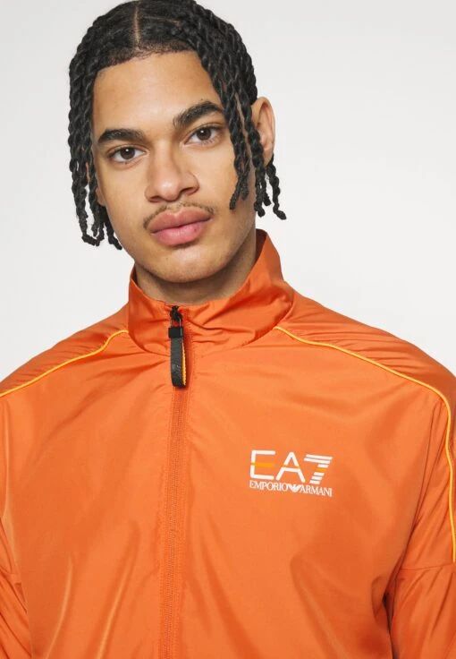 EA7 Emporio Armani Tennis Pro Suit - Trainingspak - Orange/Grey -Fashion Verkoop 203ab2b3aa4a44c5b82f2fd1be6d7f82 scaled