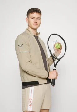 EA7 Emporio Armani Tennis Pro Jacket - Trainingsvest - Oxford Tan -Fashion Verkoop 206f860d97d24c07a96440acb2777a52