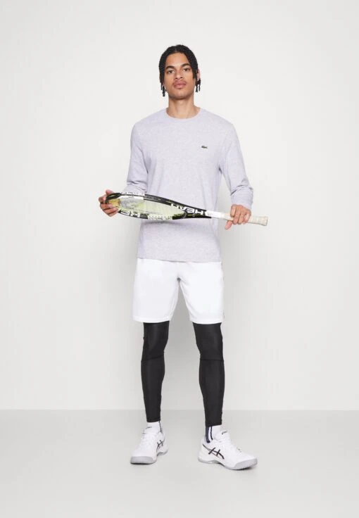 Lacoste Sport Tennis Short Tour - Korte Broeken - White/Navy Blue -Fashion Verkoop 21ccd732dd92477da3a85daad75a7aef scaled