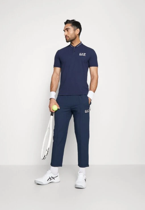 EA7 Emporio Armani Tennis Club Serafino - Poloshirt - Navy Blue -Fashion Verkoop 293ef1ad086c4075a53e86fc46b7ea34 scaled