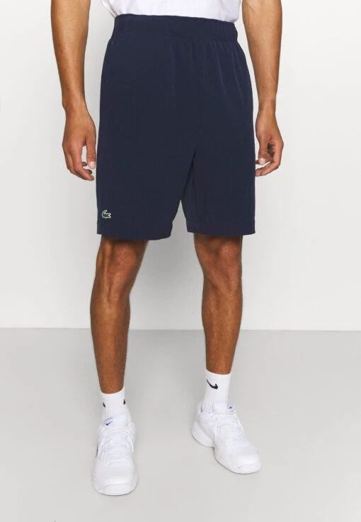 Lacoste Sport Tennis Short - Korte Broeken - Navy Blue/White -Fashion Verkoop 2a0b3321f51b4dd5a968d727145dd80e scaled