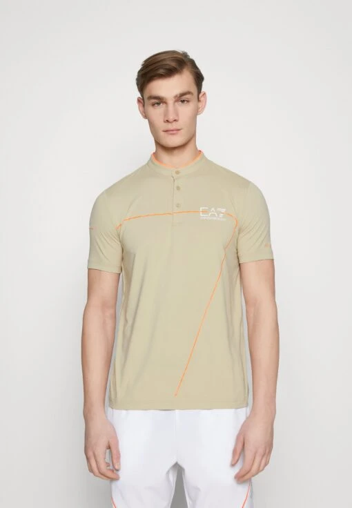 EA7 Emporio Armani Tennis Pro Serafino - T-Shirt Print - Oxford Tan -Fashion Verkoop 35ac05f604c14e7585e99342f267821b scaled