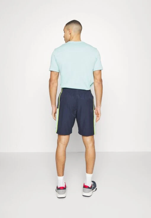 Lacoste Sport Tennis Short Block - Korte Broeken - Bleu Marine Vert Clair Jaune -Fashion Verkoop 37d1b6d96ae04bb0a69918561724825c scaled