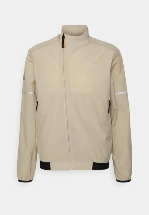 EA7 Emporio Armani Tennis Pro Jacket - Trainingsvest - Oxford Tan -Fashion Verkoop 390cb8286062464e933999ac74a2e4ab scaled