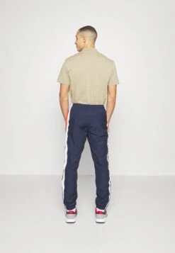 Lacoste Sport Tennis Pant Block - Trainingsbroek - Bleu Marine/Rouge/Blanc -Fashion Verkoop 391ce36a33bb4f0ba58018f064aa1f23