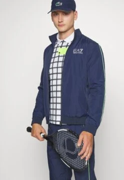 EA7 Emporio Armani Tennis Pro Suit Piping - Trainingspak - Navy Blue -Fashion Verkoop 4bf4850b129a4e0db6ed07a95945861f