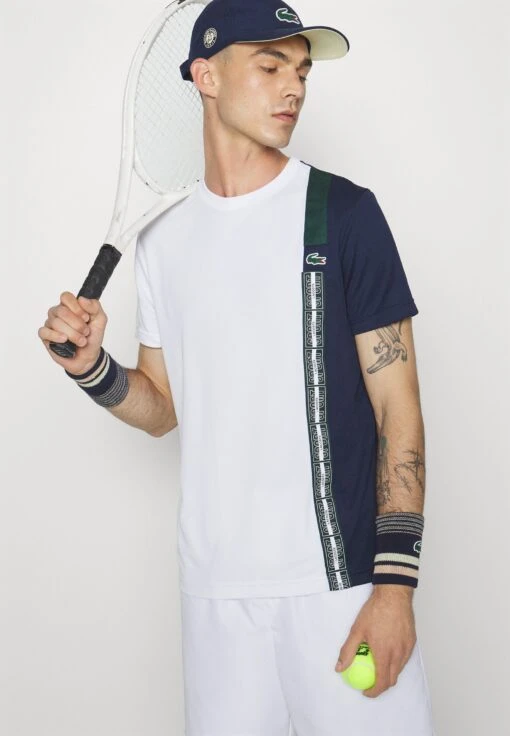 Lacoste Sport Tennis - Sport T-Shirt - White/Navy Blue Sinople -Fashion Verkoop 4e5d5d421c564fd0a0eb17eae9236706 scaled