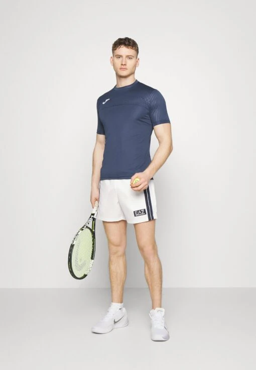 EA7 Emporio Armani Tennis Club Shorts- Korte Broeken - White -Fashion Verkoop 4e9356f8e8b74b0f98ff2a81c5ec8609 scaled