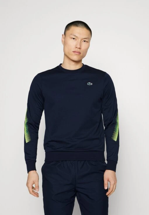 Lacoste Sport Tennis Tapered - Sweater - Bleu Marine -Fashion Verkoop 50c0731596154df1a8baae20f58ae9a6 scaled