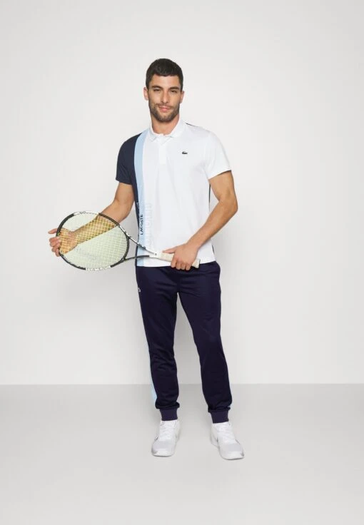 Lacoste Sport Tennis Pant - Trainingsbroek - Navy Blue/Overview -Fashion Verkoop 51ba1d8de63f4b319cf01bfa5d3e1f30 scaled