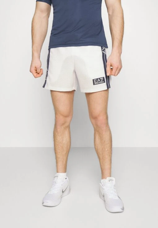 EA7 Emporio Armani Tennis Club Shorts- Korte Broeken - White -Fashion Verkoop 6cb4250eed2a41c6b9cd9d50eaa81ce3 scaled