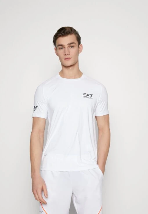 EA7 Emporio Armani Tennis Pro Tee - Sport T-Shirt - White -Fashion Verkoop 7c23ca63684d40a08efd532480085bec scaled