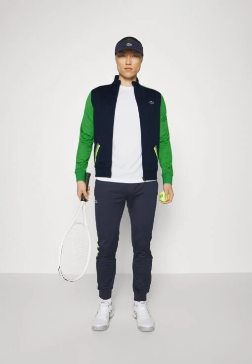 Lacoste Sport Tennis Jacket Tapered - Trainingsvest - Bleu Marine/Vert -Fashion Verkoop 7fe441cca00e418190e59f987f3615cf scaled