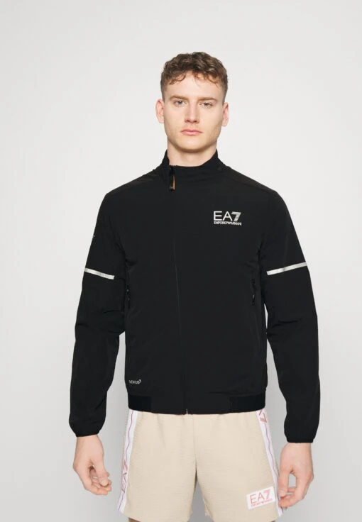 EA7 Emporio Armani Tennis Pro Jacket - Trainingsvest - Black -Fashion Verkoop 864c4cfe28d5409b8bef2b56d384bdd6 scaled