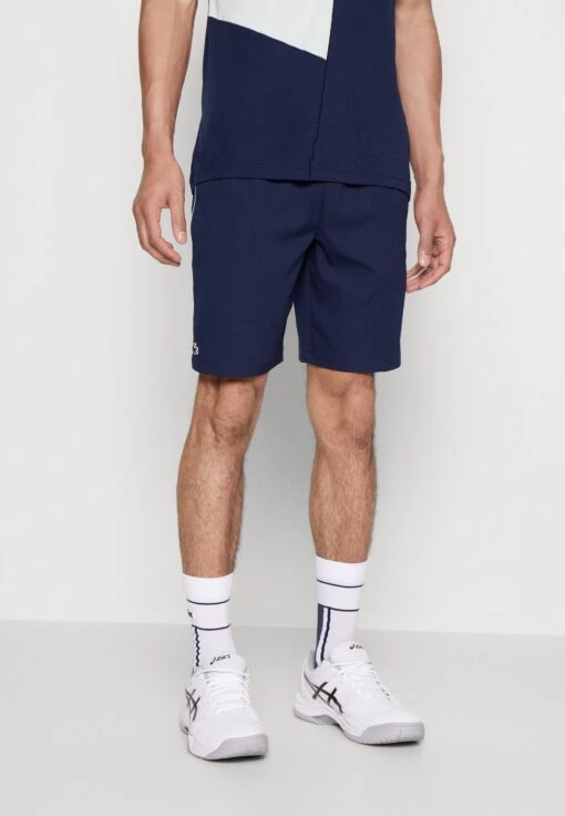 Lacoste Sport Tennis Short Tour - Korte Broeken - Navy Blue/Cove -Fashion Verkoop 897c69b75f20465da50ae1e142589f8c scaled