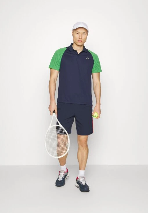 Lacoste Sport Tennis - Poloshirt - Bleu Marine/Vert/Jaune -Fashion Verkoop 928ad75eaad34d2ab6e69cce7307eab6 scaled