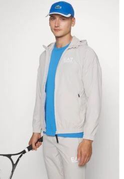 EA7 Emporio Armani Tennis Pro Suit Unlined - Trainingspak - Silver Cloud -Fashion Verkoop 938a47f09e8c431da5575f8cb7d8ccd4