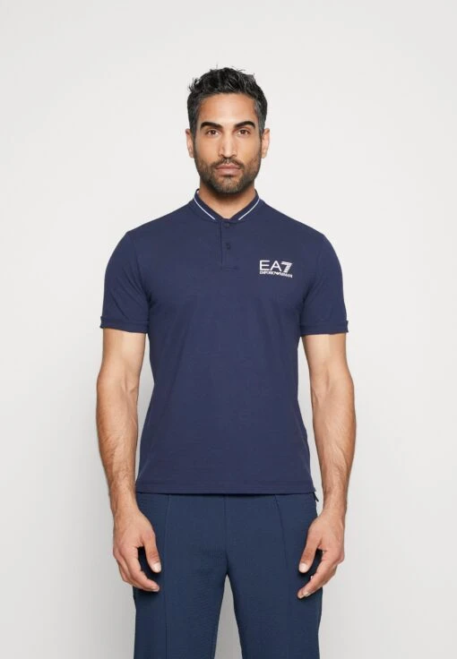 EA7 Emporio Armani Tennis Club Serafino - Poloshirt - Navy Blue -Fashion Verkoop 9b643a3fa9504202aa231faa6711f577 scaled