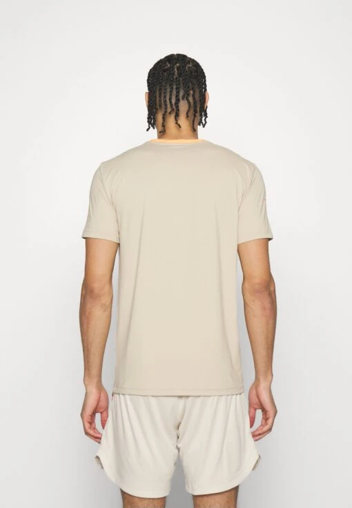 EA7 Emporio Armani Tennis Pro Tee - Sport T-Shirt - Oxford Tan -Fashion Verkoop 9c13735531f34ca5afdc798604522970 scaled