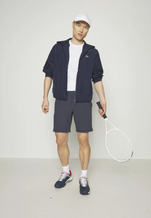 Lacoste Sport Tennis Short - Korte Broeken - Blue Night -Fashion Verkoop 9cbb2192ac52467996ccb8cdd46dc849 scaled