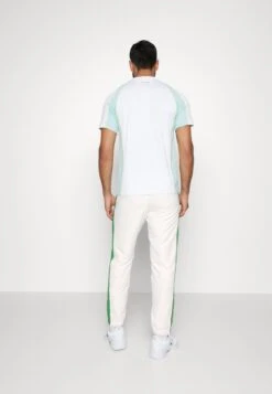 Lacoste Sport Tennis Pant - Trainingsbroek - Flour/Tarragon -Fashion Verkoop 9eeab01d4eda4cb1a8897bdbb836810f