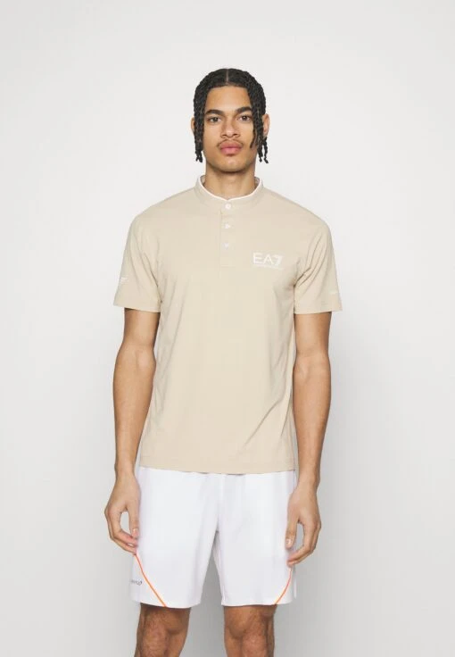 EA7 Emporio Armani Tennis Pro Serafino - Sport T-Shirt - Oxford Tan -Fashion Verkoop a1ee4262bb7f4f6083749aa5aa1f299d scaled