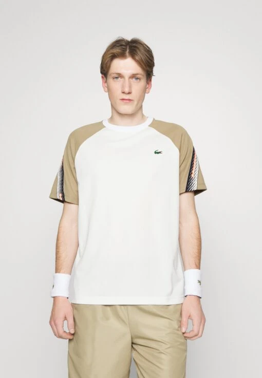 Lacoste Sport Tennis - Sport T-Shirt - Flour/Lion -Fashion Verkoop a693bc8ee8674593a9c93deec22c7cb4 scaled