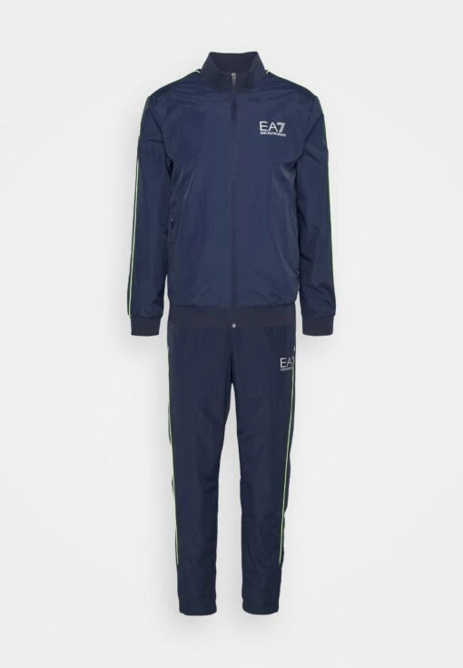 EA7 Emporio Armani Tennis Pro Suit Piping - Trainingspak - Navy Blue -Fashion Verkoop bb8818e6b7674d678ab990c4ce6e3cdc scaled