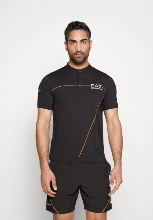 EA7 Emporio Armani Tennis Pro Serafino - T-Shirt Print - Black -Fashion Verkoop bc2fa87a4f9a44a69c11fcd9567195ac scaled