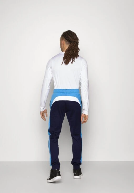 Lacoste Sport Tennis Pant Block - Trainingsbroek - Navy Blue/Argentine Blue/White -Fashion Verkoop bc7455e96c0e4d11a69a2b76b8905a93 scaled