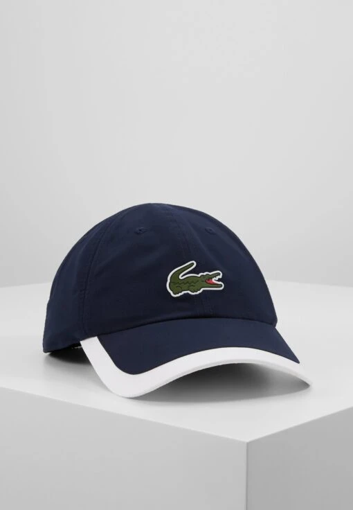 Lacoste Sport Tennis Unisex - Pet - Navy Blue/White -Fashion Verkoop c3d870bd25a34a17b27bae6dfe145157 scaled