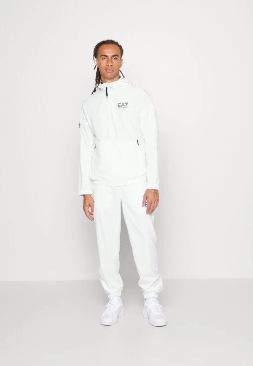 EA7 Emporio Armani Tennis Pro Suit Unlined - Trainingspak - White -Fashion Verkoop c501e5cc2255472db397d1b22149e251 scaled