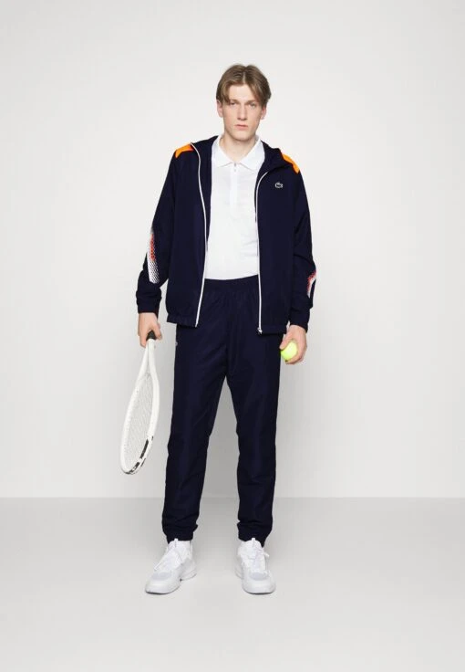 Lacoste Sport Tennis Jacket Tapered - Trainingsvest - Navy Blue/Flashy Orange Flourecend -Fashion Verkoop c8da99caa6294a1bb2c528ec18e540b3 scaled