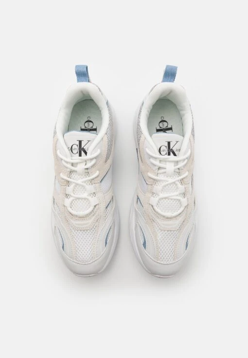 Calvin Klein Jeans Retro Tennis- Sneakers Laag - White/Iceland Blue -Fashion Verkoop cdaf7bc7b6054a0889180460da6fbddd scaled