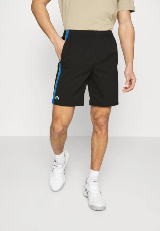 Lacoste Sport Tennis Short Tour - Korte Broeken - Noir/Bleu/Jaune -Fashion Verkoop d4e86ec15be643fb94958c04369efc16 scaled