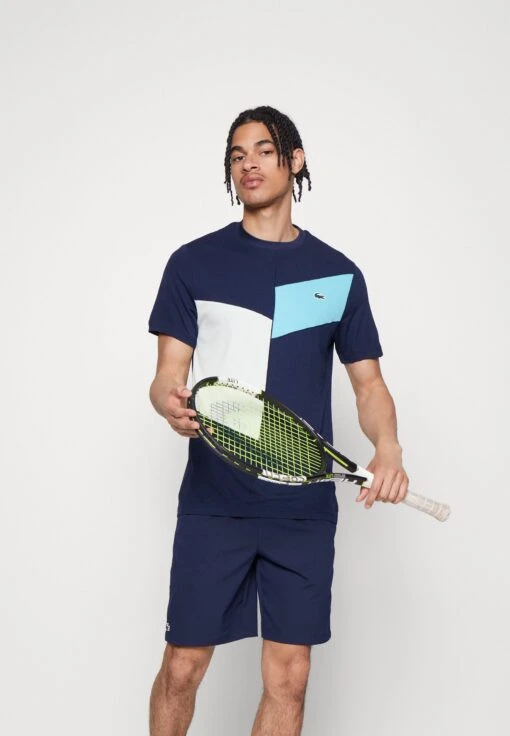 Lacoste Sport Tennis Short Tour - Korte Broeken - Navy Blue/Cove -Fashion Verkoop e11073ebf31945e7a9267392801d2009 scaled