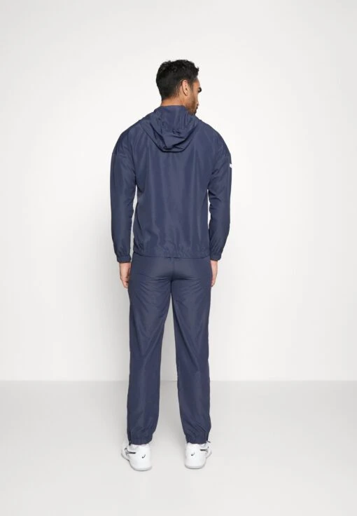 EA7 Emporio Armani Tennis Pro Suit Unlined - Trainingspak - Navy Blue -Fashion Verkoop e152dadf19604d23ad43ad70f16c864b scaled