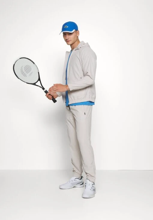 EA7 Emporio Armani Tennis Pro Suit Unlined - Trainingspak - Silver Cloud -Fashion Verkoop f4bd0ec7bfec49cd8c1bf4bc8e3bc5f4 scaled